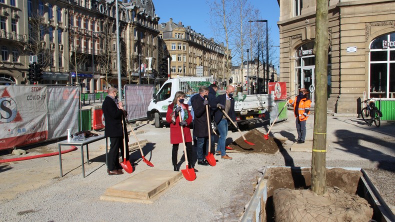 2021.03.01 plantation premiers arbres place de paris (6)